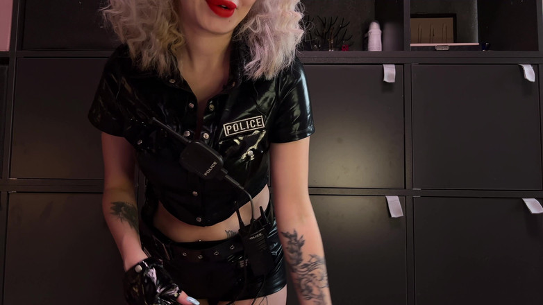 Eva Deva: Joi/ Penghinaan/ Permainan Kotor Seorang Anggota Polis dengan Banduan