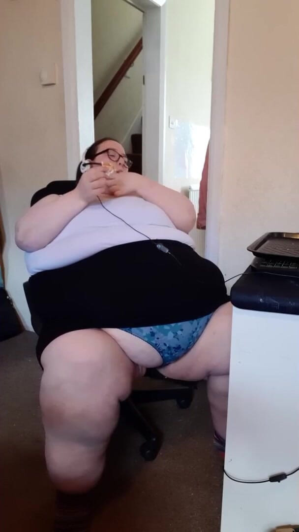 SSBBWLadyBrads: İri güzel kadın patronundan çörek alıyor