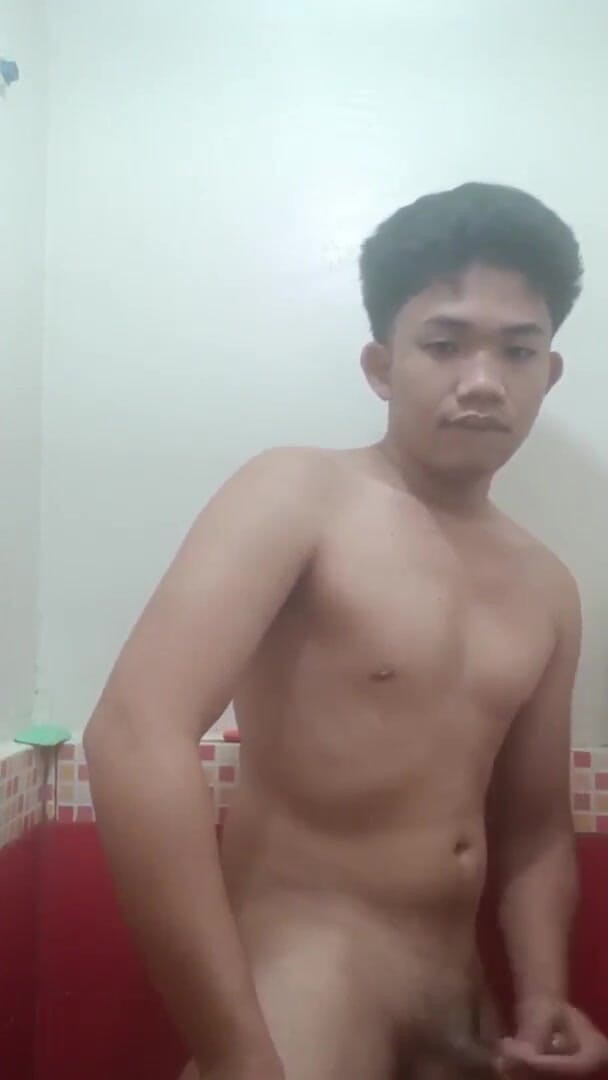 Fleshlab Gay: Горячая пинойская мастурбация твинка под душем