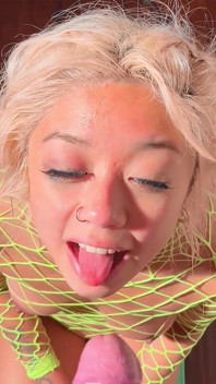 Asiatică sexy Gia Dibella face sex dur Lingând curul și pișat