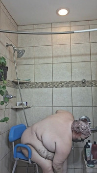 Vicki, Infirmière Beauté, Se Fait Soigner Par La Boue Sous Ma Douche!