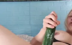 MILF Lesbiana Super Cachonda Haciendo Cremita Con Un Calabacin, clitoris Grande, Chocho Jugoso