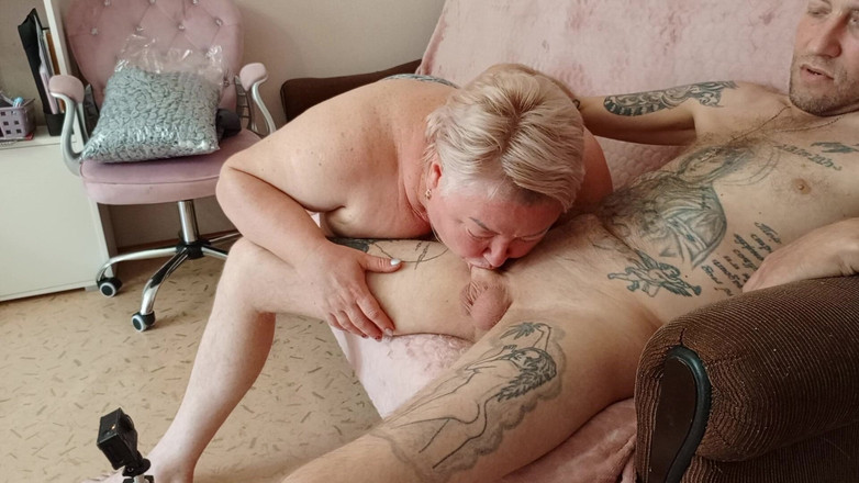 Zona901: 首のマッサージの後、義母は私のペニスをしゃぶる