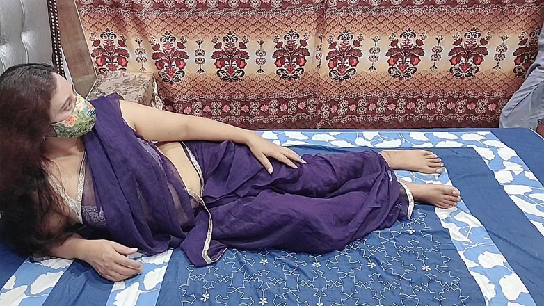 Pakistani CoupleX: 예쁜 얼굴에 자지 사정하는 인도 인도 인도 사리 소녀