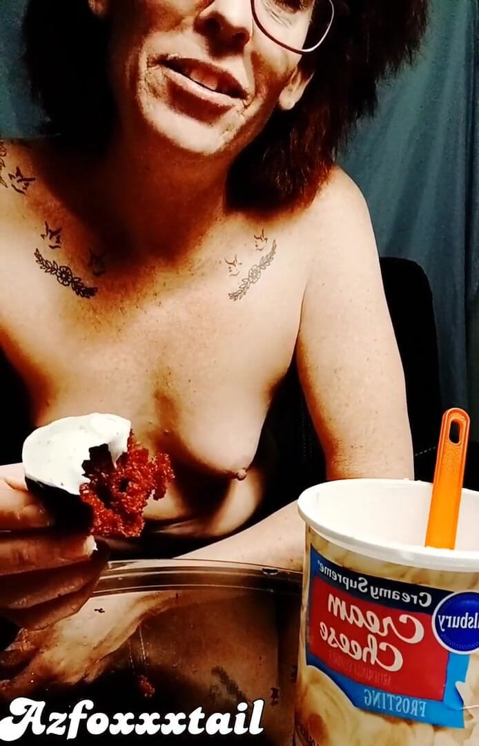 AzFoxxxTailPhelicia: Foodplay-cupcake-vol