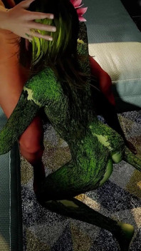 Sexy dryad succhia il cazzo in video con punto di vista