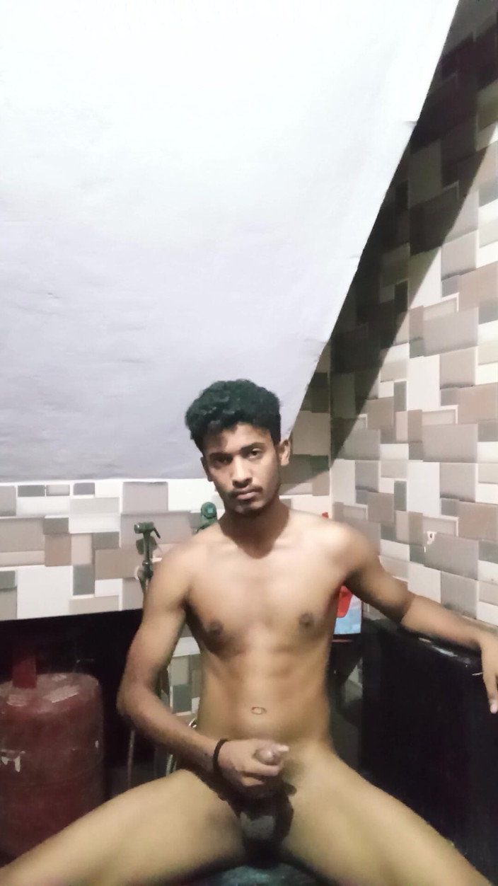Curlyboy: Indische Desi jongen striptease naakt in de badkamer masterbating grote...
