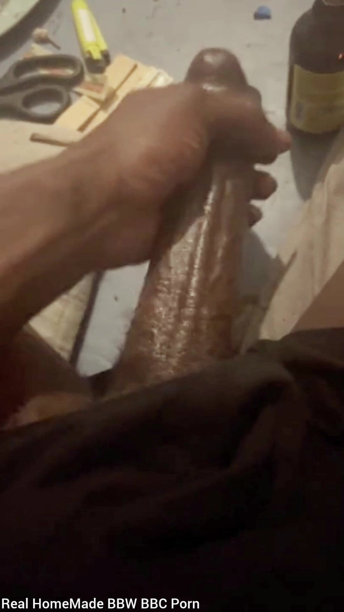 Big black cock BBCee: Olejowanie mojego penisa szarpanie się