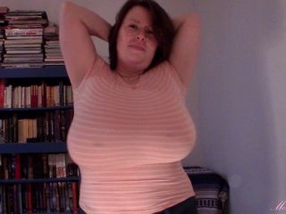 Melonie Kares: Enorm bröst tight skjorta kamp BBW