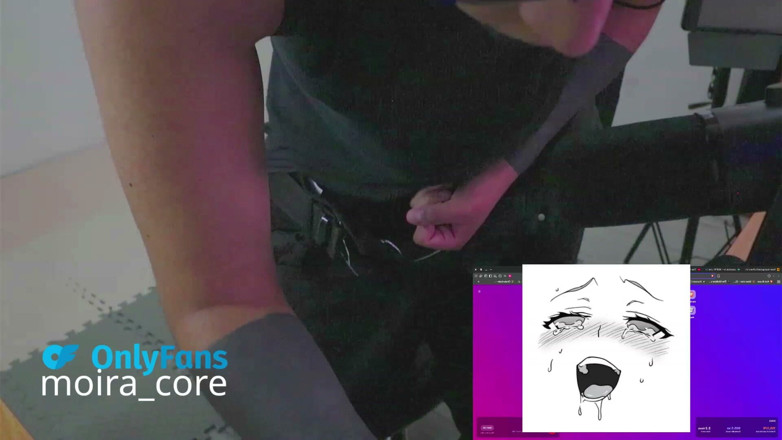 Moira Core: Otot gotik ibu tiri trans wanita muncrat sambil streaming