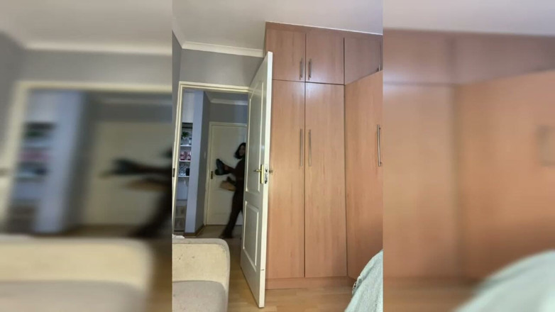 Legendary Booty Overdose: Femeie mare și țâțoasă futând un vibrator și striptease