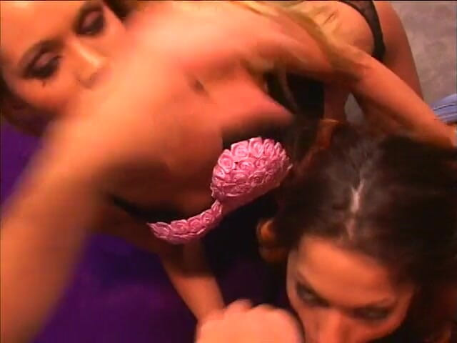 Hot Sex Party: La cabeza de suerte ha recogido estúpidas chicas rubias y...