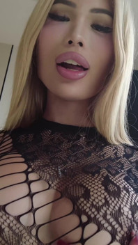 Meine asiatische kollegin wurde zu einem heißen blonden trans-schätzchen &lass mich ihren arsch ficken! Teil 1 von 4