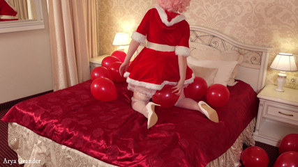 Arya Grander: Pillow masturbation and air balloons fetish santa MILF