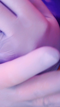 Ik ben uw dokter. Asmr in medische handschoenen. Arya Grander