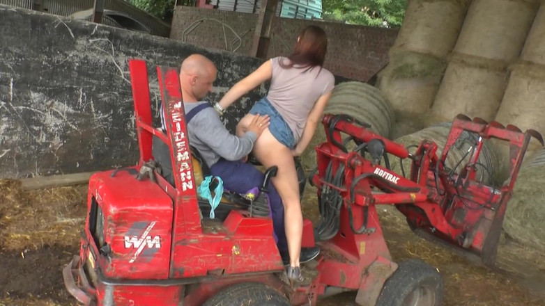 Deutschland porn: Hon gillar att knulla på olika ställen