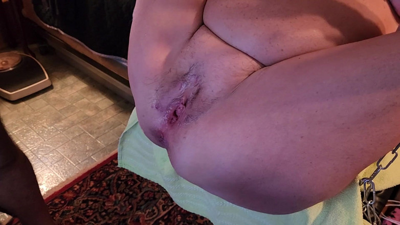Gussfuss: Orta yaşlı seksi kadın amından ve götünden sikiliyor ve fışkırtıyor