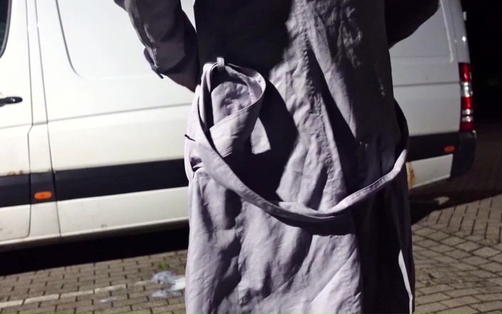 Loreley add: Mléčný klystýr a chcaní v punčochách