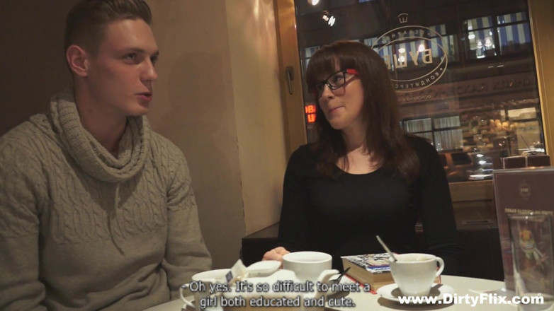 She is Nerdy: 흑인 대물 자지에게 따먹히는 흑인 대물 자지