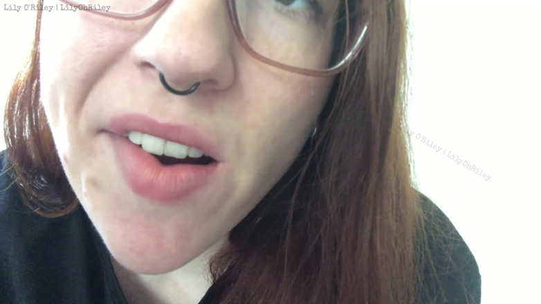 Lily O'Riley: Il consumo dell'orso gommoso con suoni in bocca