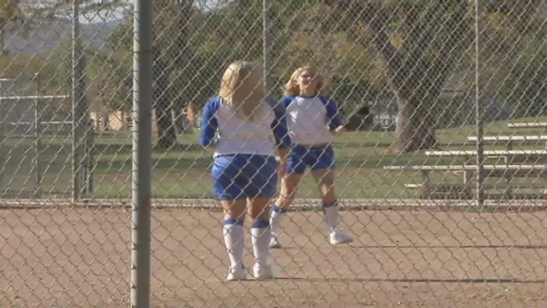 Get Your Fix: Orgie câștigătoare a unui joc de softball cu mama vitregă și...