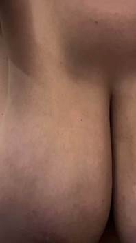 J Cup, flexion des seins, Pecs Cam 2