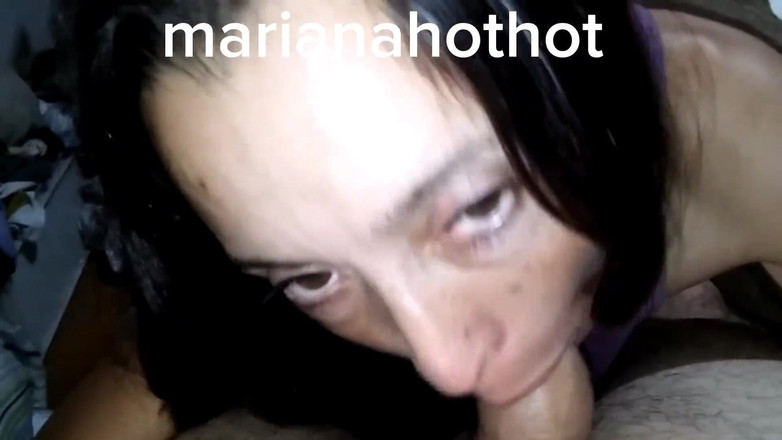 Marian sofar: Marianahothot polyká ptáka při rozhovoru s lidmi