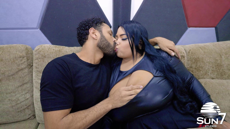Sun7: Un mec barbu baise une BBW à forte poitrine, se fait...