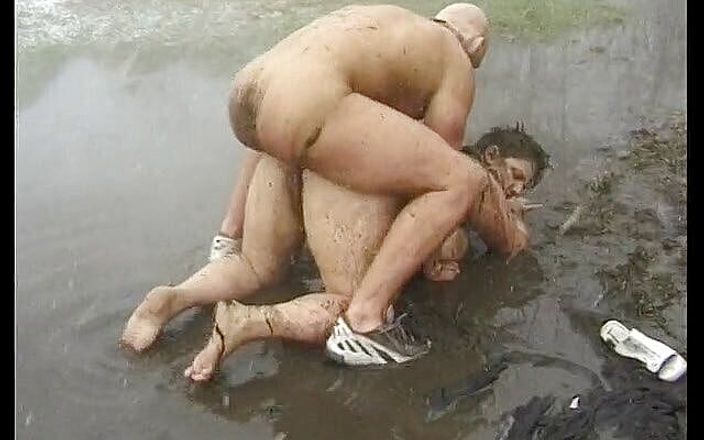 Horny Two really wet MILFs: विशालकाय सुन्दर औरत की मटमैले लंड में कामुकता भरी चुदाई