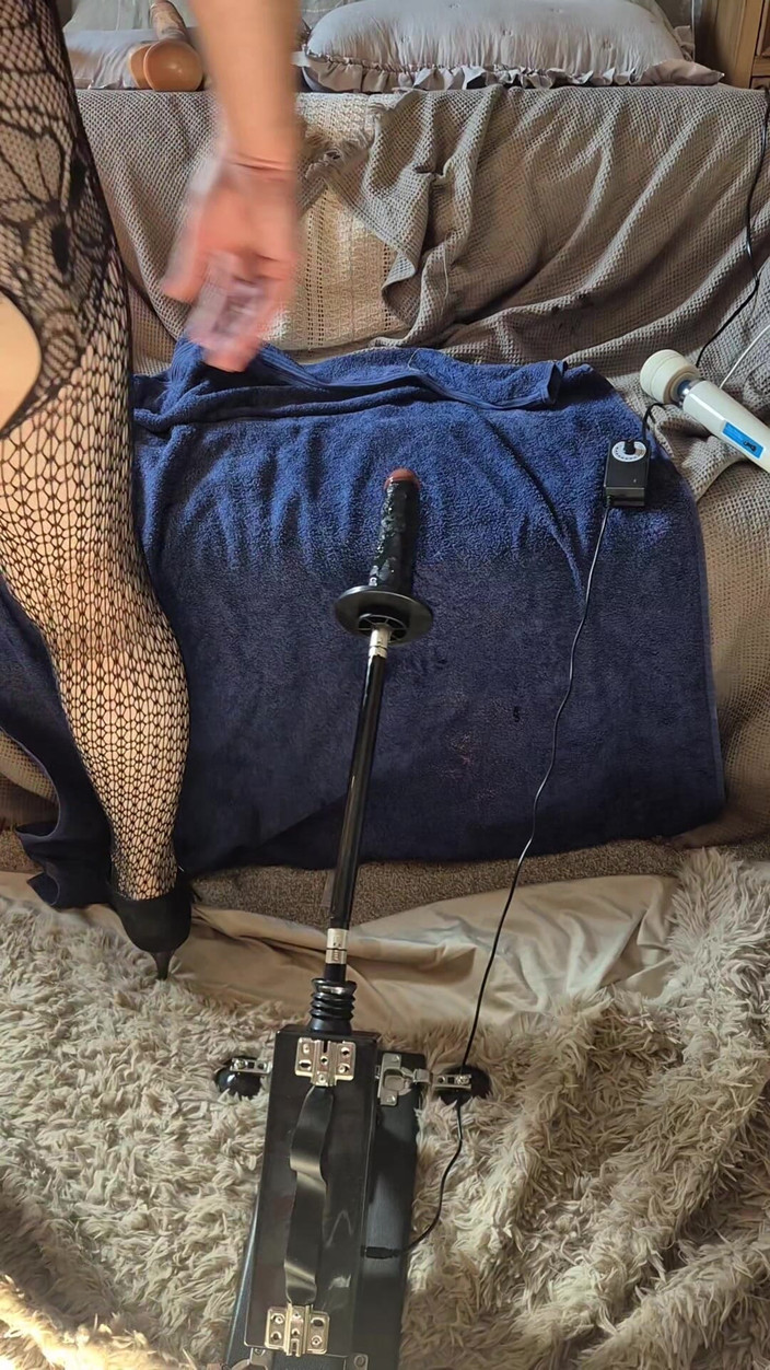 Shystockings: Sexy zralá Crossdressing Sissy děvka v černém těle punčochy Jízda Černé dildo...