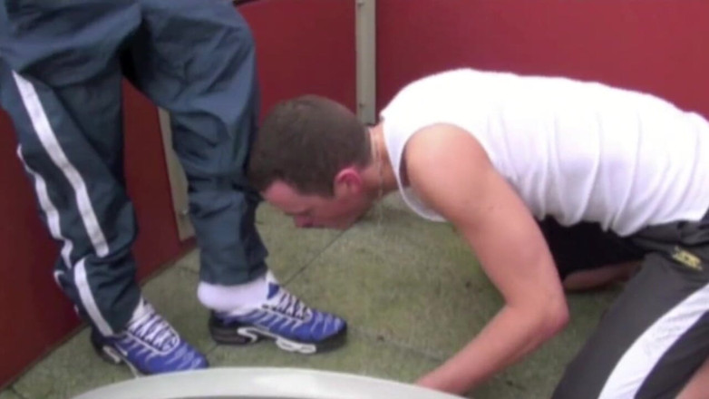 Sneaker gay: David Lorka used by the sneakers of scally boy