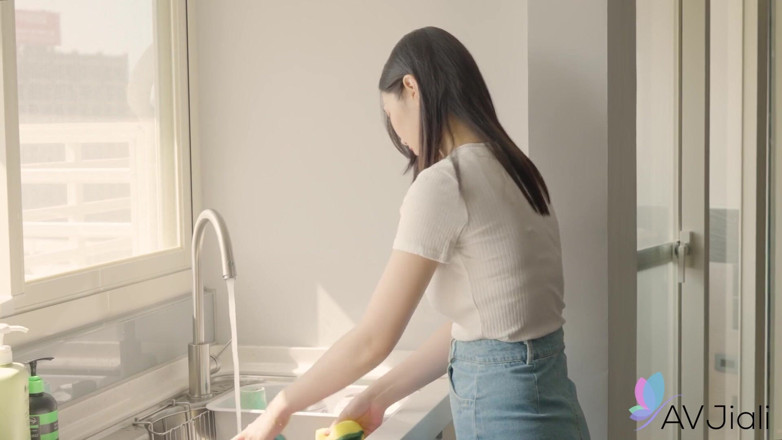 AV Jiali: 巨乳妻のリー・エルが浮気した夫を浮気する