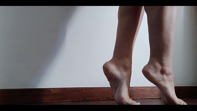 Kinky Lyrical: Juste 2 minutes de mes pieds et quelques talons hauts