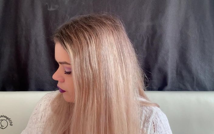 Your fantasy studio: Rauchen-fetisch mit schönem Make-up und rauchringen
