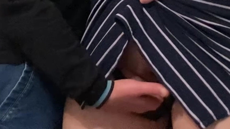 Niki studio: Pozwalam nieznajomemu dotknąć mojej cipki pod sukienką w metrze