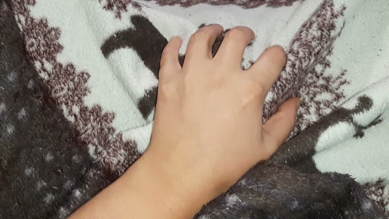 Lesbian-illusion: Zatímco naše hospodyně uklízí, tajně prdíme, lízáme a stříkáme pod...