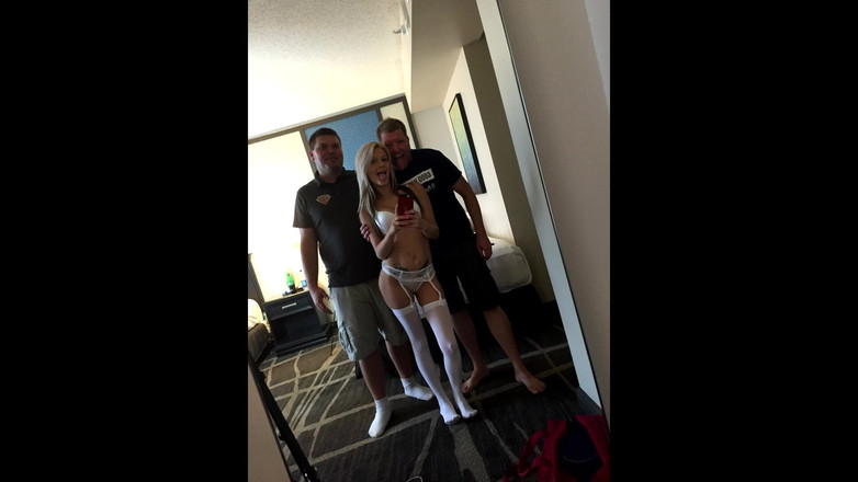 Fuzzy peach productions: Bêtisier et outtakes : retard de vol