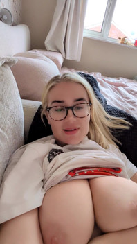  Aku lagi sendirian dan butuh teman