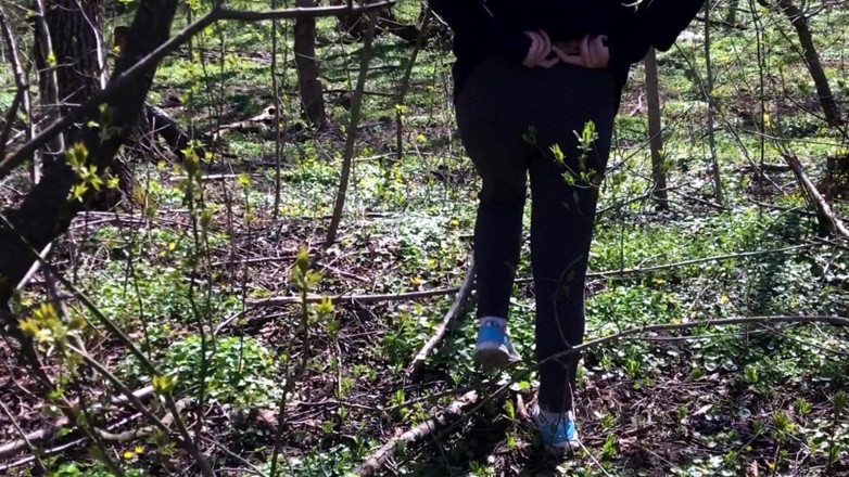Erica Sweet: Leker med bröst vid floden