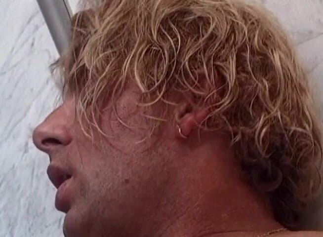 Gilfy Pleasure: Chlupatá brunetka ošukaná do zadku v koupelně