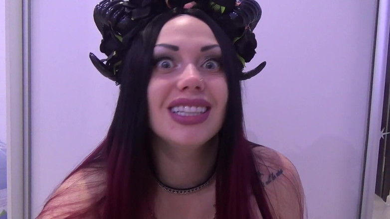 Goddess Misha Goldy: Sự quyến rũ SPH từ Succubus!