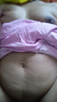 desi sundar bhaartiy hot phigar tichar saari chod rahi hai