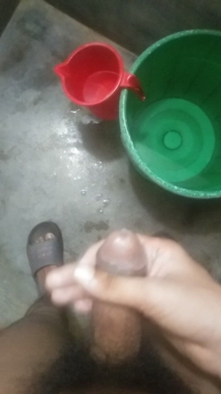 Viral_tiktokar: I couldn't at night so I went to the bathroom