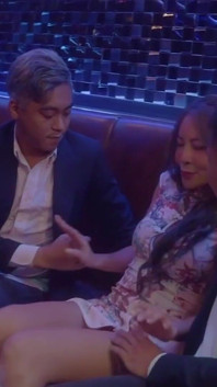 日本华丽婊子在俱乐部乱搞商人