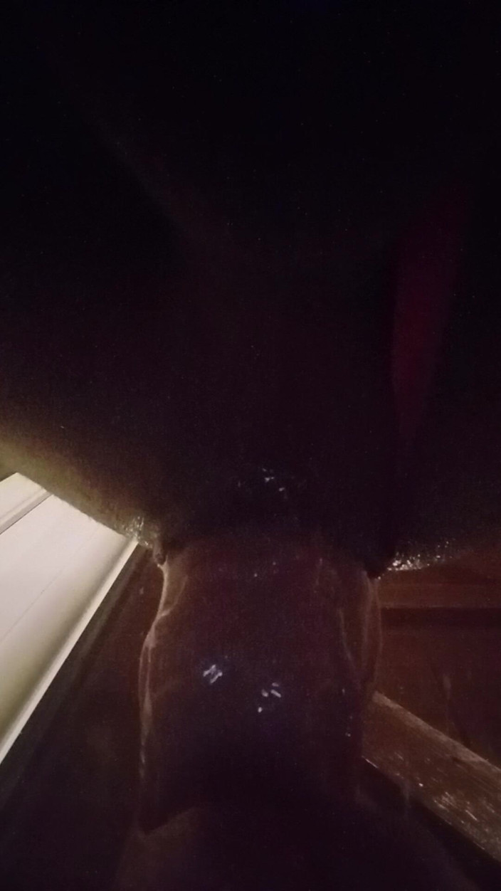 Littledragon33: Gran consolador en el coño anal