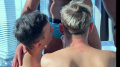 Nick Lewis: Тато з великим членом володіє двома твінками одночасно