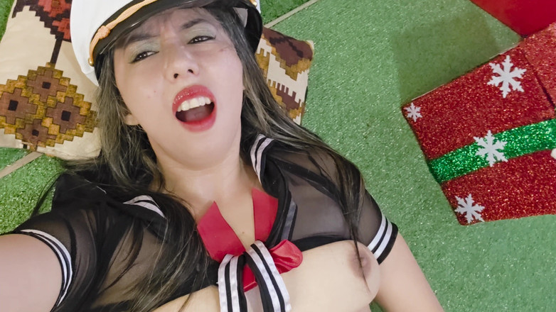 katha: La bellissima matrigna formosa si masturba con un dildo a...