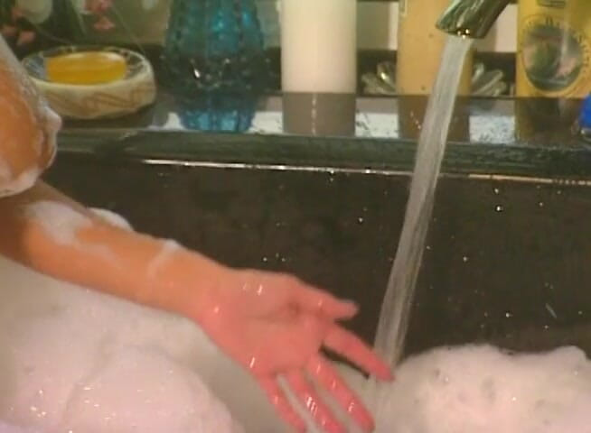 Sex Toy Entertainment: Sexy MILF slut having fun in bathtub