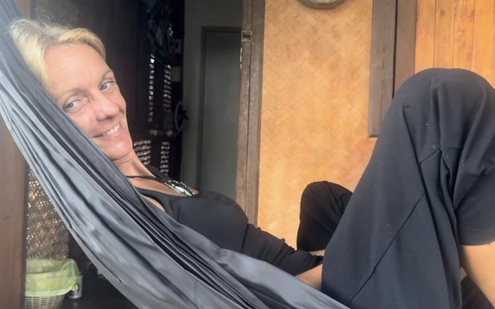 Cristina Sauvage: Horny Neighbour - Come in and Fuck Me From Behind, Cums...