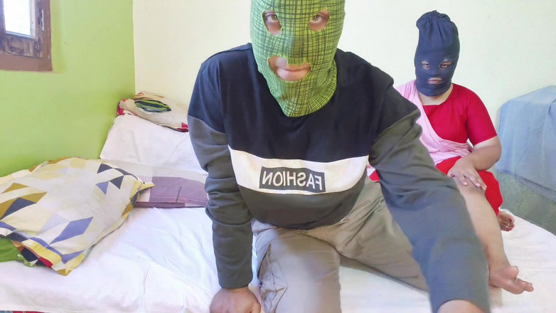 Hotty Mona: Hintli köylü yeni evli kadın domaltarak sert sikişiyor